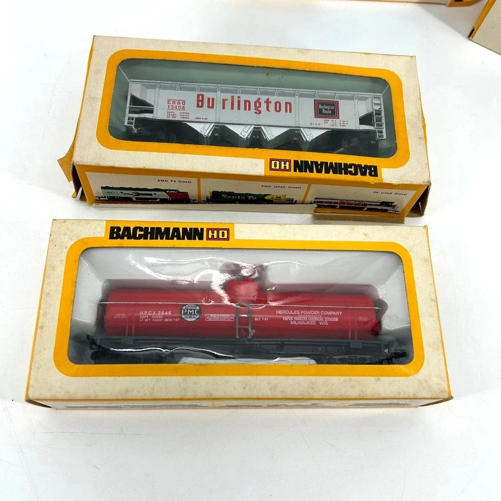 Bachmann HO Scale Silver Flyer Electric Train Set Santa Fe Locomotive 0633 1123